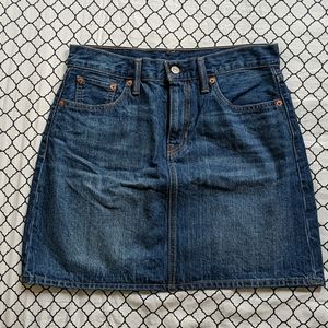 Classic Levi's mini skirt